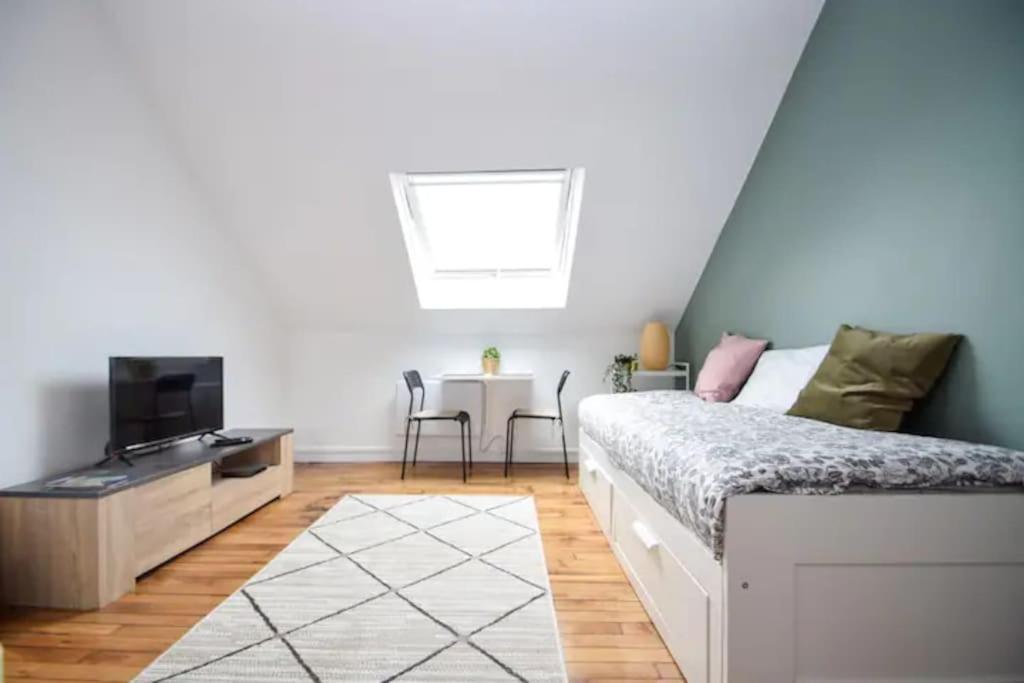 Disponible - Appartement Entier - 10Mn Rer B Aeroport Cdg - Paris Gare Du Nord, T11 Express, Le Bourget, Tout Equipe, Netflix Gratuit, 3 Personnes, 4Eme Etage, Escaliers, Parc Des Expositions, Parking Rue Gratuit Apres 19H Drancy Exterior photo