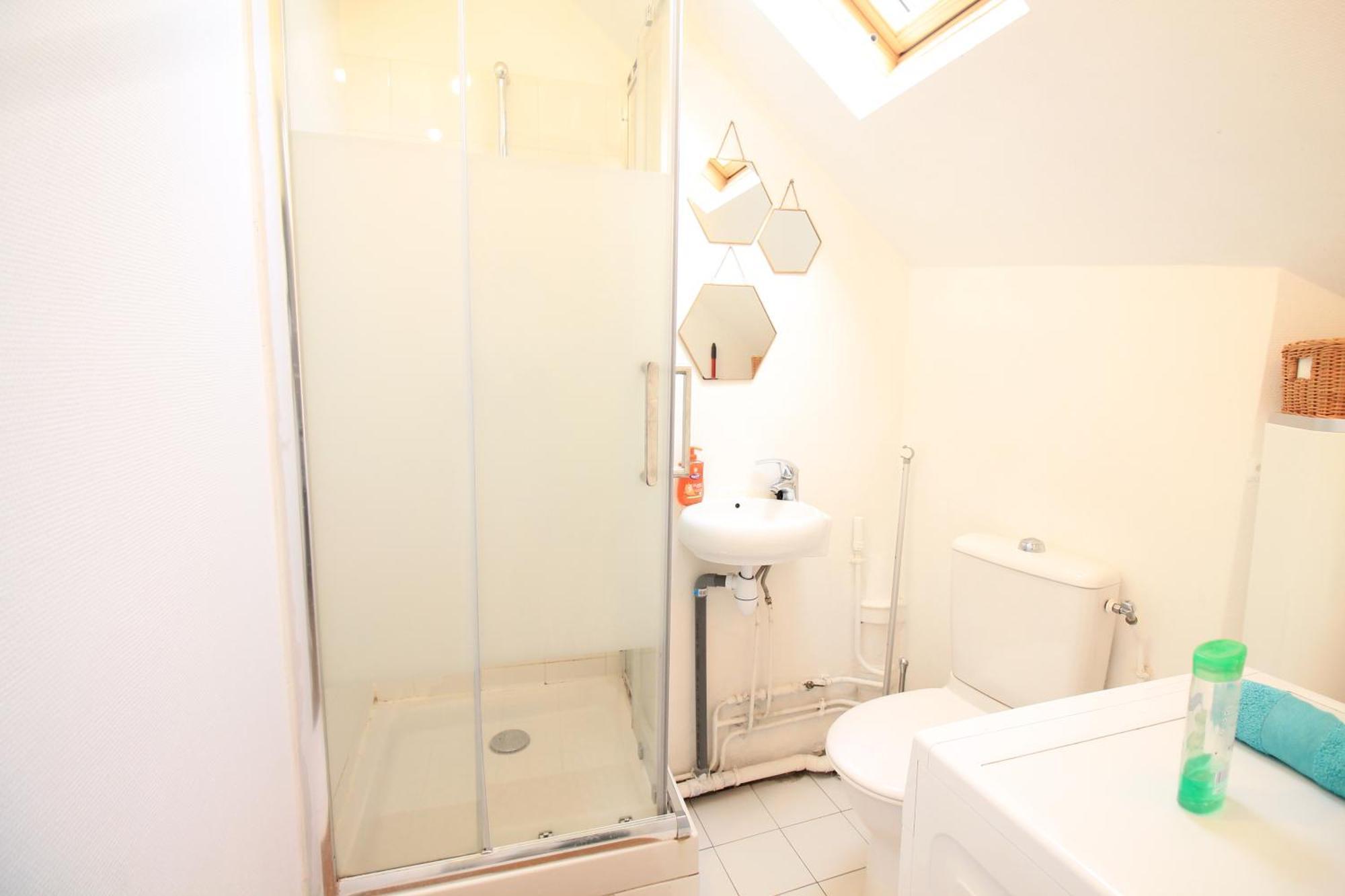 Disponible - Appartement Entier - 10Mn Rer B Aeroport Cdg - Paris Gare Du Nord, T11 Express, Le Bourget, Tout Equipe, Netflix Gratuit, 3 Personnes, 4Eme Etage, Escaliers, Parc Des Expositions, Parking Rue Gratuit Apres 19H Drancy Exterior photo