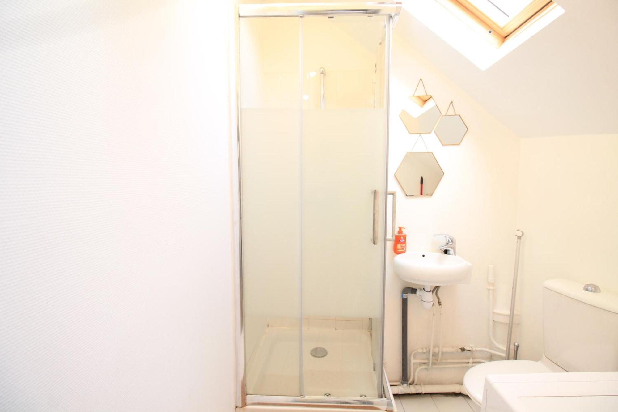 Disponible - Appartement Entier - 10Mn Rer B Aeroport Cdg - Paris Gare Du Nord, T11 Express, Le Bourget, Tout Equipe, Netflix Gratuit, 3 Personnes, 4Eme Etage, Escaliers, Parc Des Expositions, Parking Rue Gratuit Apres 19H Drancy Exterior photo